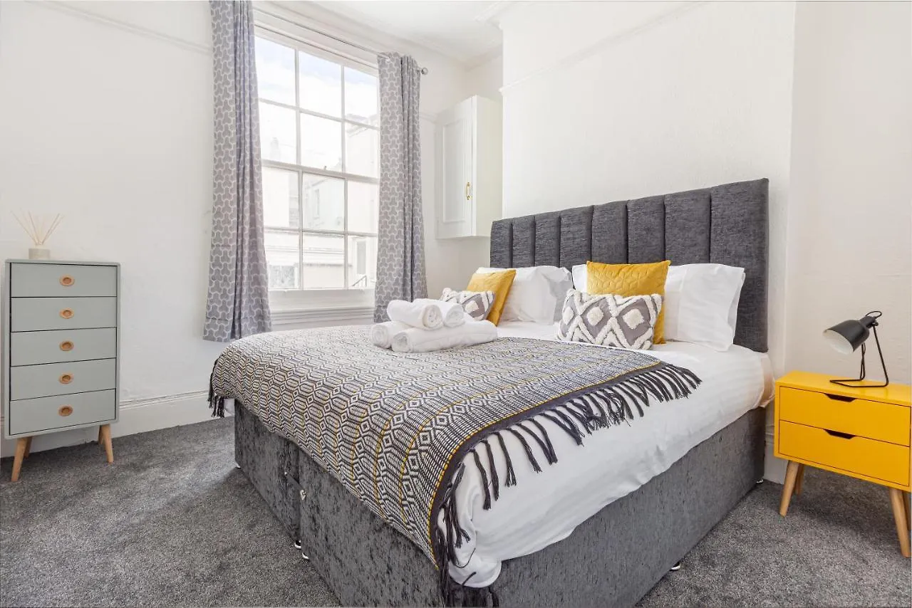 Host & Stay - Montpellier Villa Apartment Cheltenham