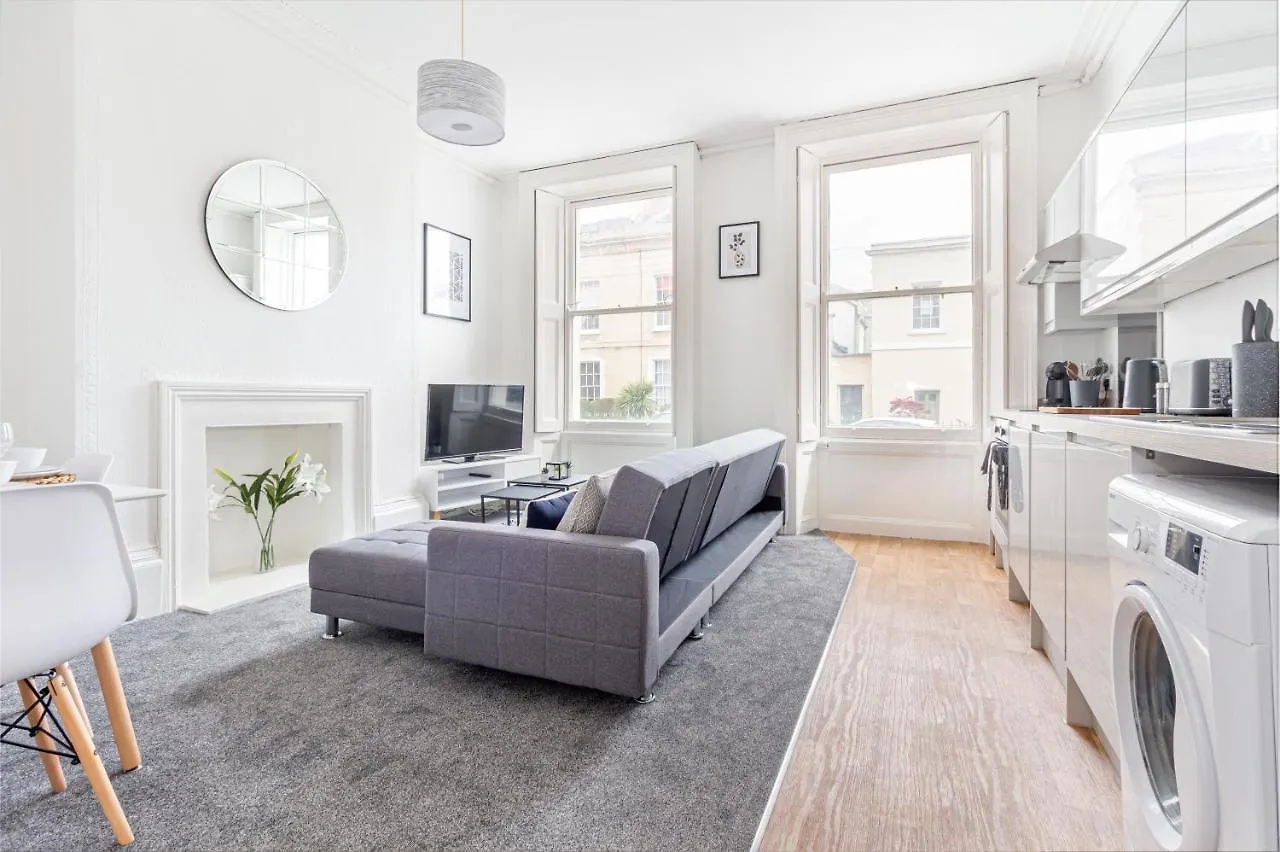 Host & Stay - Montpellier Villa Apartment Cheltenham