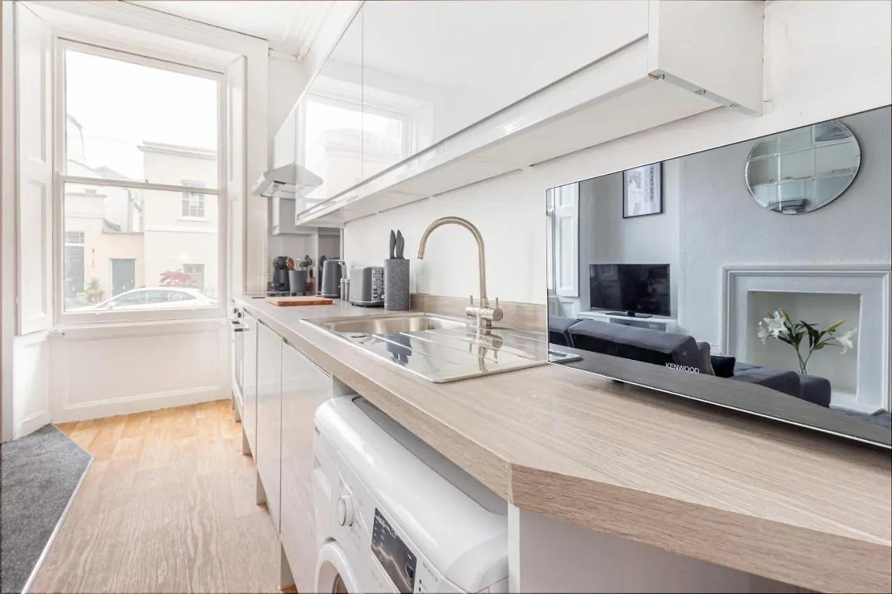 Host & Stay - Montpellier Villa Apartment Cheltenham