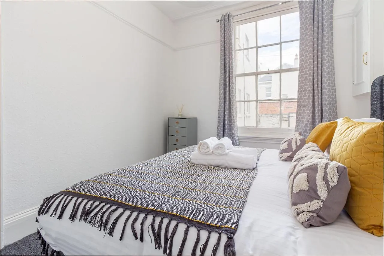 Host & Stay - Montpellier Villa Apartment Cheltenham
